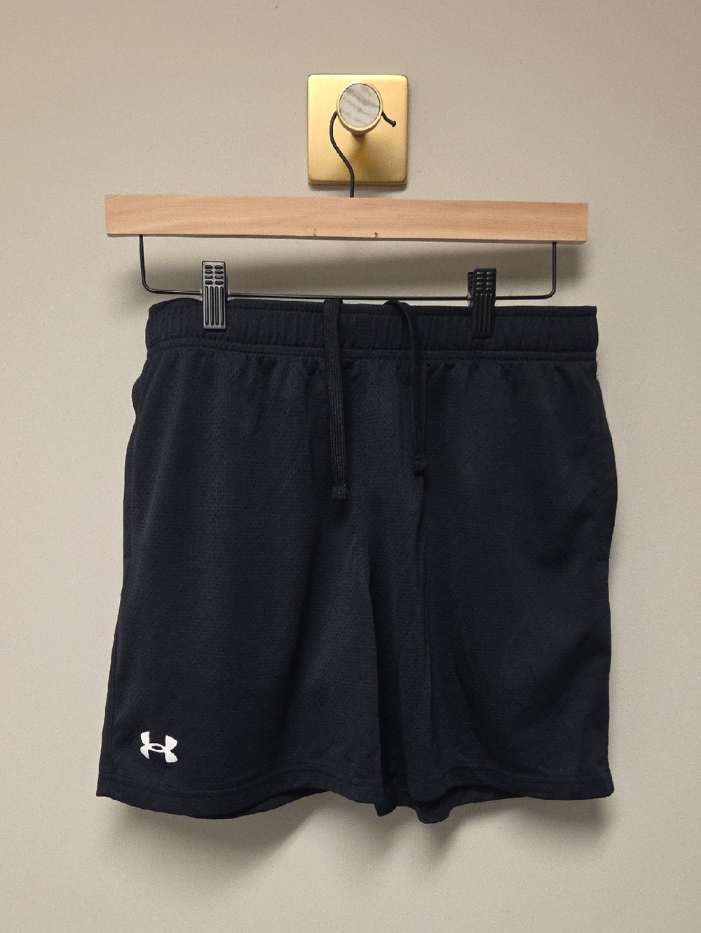 Under Armour Loose Mesh Shorts, Black, Boys XL / Youth XL / YXL